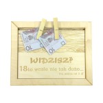 Drewniana kartka na osiemnastkę z miejscem na pieniądze