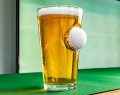pilka golfowa-w-szkle-szklanka.jpg