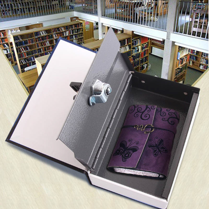   kasetka metalowa w książce